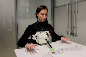 Científicos en Suiza desarrollan un brazo robótico que se podría controlar con la respiración y la mirada