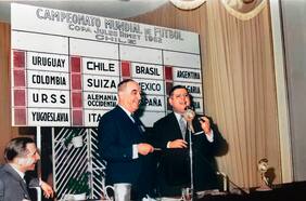 A 61 años del sorteo del Mundial de Chile: el día en que todo comenzó para emplazar al país en la elite del fútbol