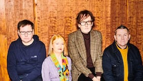 Con revisión de sus clásicos y una canción elegida por el público: cómo llega Pulp a su reencuentro con Chile