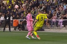 Con Lionel Messi como ejemplo: la jugada con que la Comisión de Árbitros justifica el accionar de Galaz y Maza ante la U