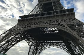 Para destacar su contribución histórica: torre Eiffel sumará nombres de 72 mujeres científicas y académicas en homenaje histórico