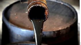 Petróleo supera los US$100 por barril tras escalada bélica en Medio Oriente