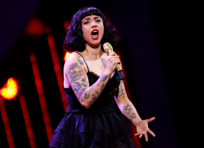 La vida de Mon Laferte después de Viña: prepara exposición con sus pinturas y se define como “superheroína” - La Tercera