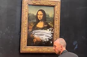 Atacan a La Gioconda con un tortazo en el Museo del Louvre