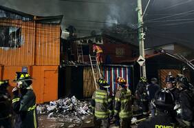 Incendio deja 14 damnificados y tres personas lesionadas en Renca