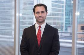 Empresas Banmédica crea el cargo de country manager y nombra a su fiscal Nicolás Cabello