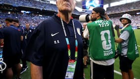 Con el camarín roto y obligado a ganarle a España: el difícil presente de Marcelo Bielsa con Uruguay en el Mundial