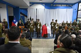 Presidente Boric y general Yáñez llegan a funeral de suboficial mayor Misael Vidal en Curanilahue