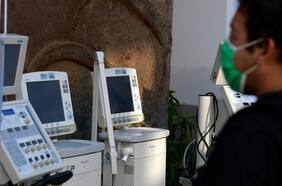 Disponibilidad de ventiladores mecánicos se mantiene en torno al 15% y gobierno anuncia que mañana se repartirán 100 nuevos respiradores a “distintos hospitales”