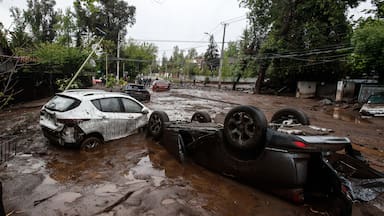 Aluvión en Las Condes: suspenden clases en 12 colegios de la comuna para este martes