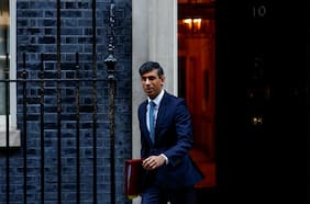 Primer ministro británico sufre duro revés al declararse ilegal el plan para enviar inmigrantes a Ruanda