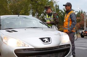 ¿Por qué dejó de ser delito andar sin la patente del auto?