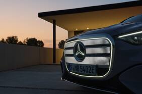 Mercedes empieza a reinstalar los botones físicos en sus autos