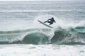 La Triple Corona del surf chileno busca a sus reyes y reinas en Maitencillo
