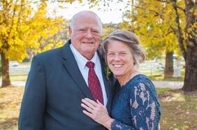 Nadie lo sabía: la historia del granjero que pagó en secreto los medicamentos de sus vecinos por años