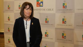 Rectora electa de la Universidad de Chile evalúa retirar el nombre y emblemas a Azul Azul