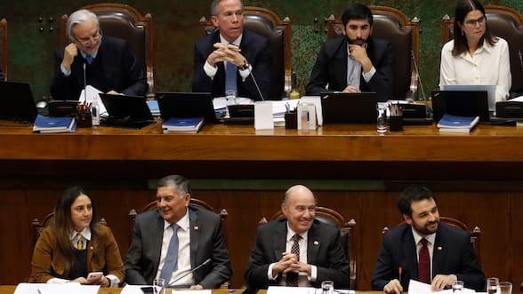Gobierno logra el compromiso de los votos del PDG y la DC para aprobar en la Cámara proyecto que eleva la deuda fiscal