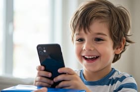 ¿A qué edad es recomendable que un niño o adolescente tenga su primer celular?