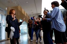 “No nos corresponde a nosotras sentir vergüenza, sino a ellos”: Gisèle Pelicot reaparece en juicio por violación y revelan perfiles de atacantes