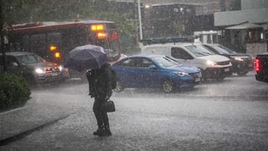 El inicio del peak de la lluvia se adelanta en Santiago: qué podría pasar en la etapa más intensa