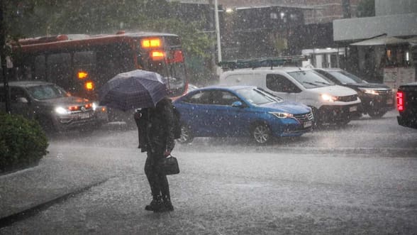 El inicio del peak de la lluvia se adelanta en Santiago: qué podría pasar en la etapa más intensa