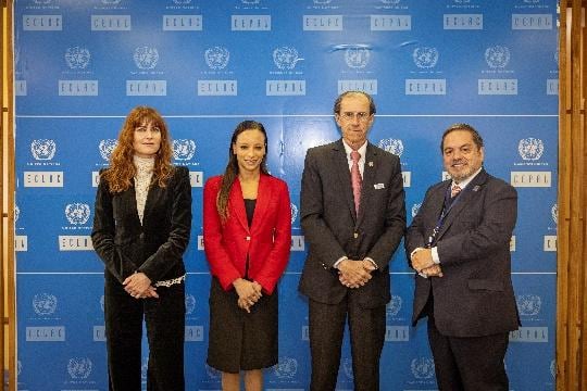 Loreto Lyon, decana de la Facultad de Arquitectura, Arte y Diseño Universidad San Sebastián; Esther Kuisch Laroche, Carlos Williamson, rector Universidad San Sebastián, y Javier Medina, secretario ejecutivo adjunto a.i. de la CEPAL.
