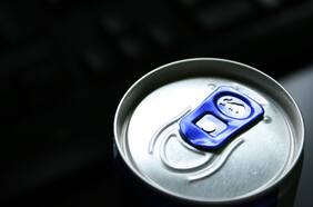 Soy nutricionista y estas son las consecuencias de tomar bebidas energéticas para estudiar en la noche
