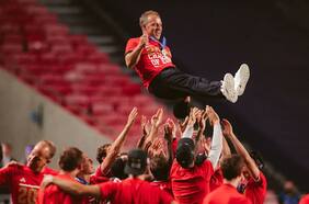 De trabajar en un banco a ser campeón de Europa: el camino al éxito de Hansi Flick