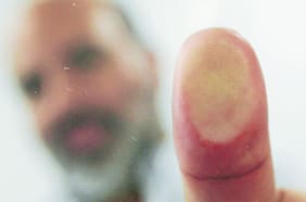 Demoras en análisis de Gendarmería y envíos al SML: Contraloría detecta deficiencias en sistema de registros de ADN