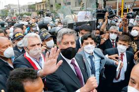 Inestabilidad en Perú: amenaza a compañías chilenas presentes en ese país