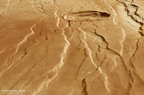 “Como si alguien hubiese pasado las uñas”: la intrigante nueva imagen de Marte