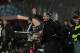 Holan vs. Holan: los problemas de la UC que tienen en entredicho al técnico cruzado