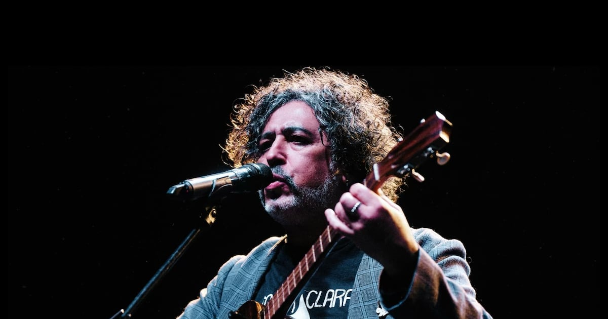 Manuel García despedirá su exitosa gira “Pánico” en el Teatro Municipal de Santiago - La Tercera