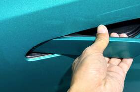 China busca prohibir las manillas retráctiles, ¿quieres saber por qué?