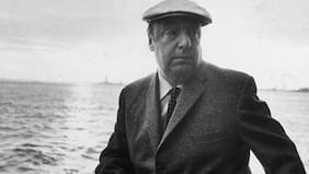 U. de Chile exhibirá histórico libro de Neruda creado durante la Guerra Civil Española