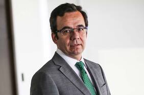 Luis Felipe Céspedes ante Comisión de Hacienda del Senado defiende la autonomía del Banco Central y su rol en el control de la inflación