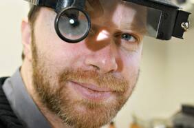 El hombre que busca a Dios en tu cabeza