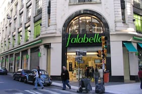 Falabella avanza en su salida de Argentina: vende su cartera de tarjetas CMR del país vecino al Banco Columbia