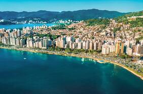 Florianópolis, el destino estrella del 2024, entra al top 10 de las rutas más voladas desde y hacia Chile