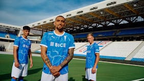 Universidad Católica presenta su tercera camiseta para la temporada 2026