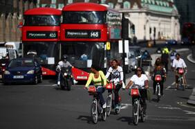 Sorprendente fenómeno en Londres: ciclistas ya superan en número a los automovilistas