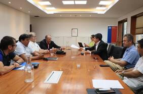 “Logramos llegar a una solución para que las carreteras quedaran hoy habilitadas”: Gremio de camioneros de Valparaíso llega a acuerdo con el gobierno para finalizar movilización