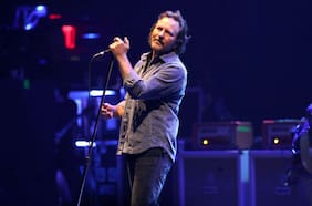 Eddie Vedder sin voz, una pelea y un baterista por teléfono: los acontecidos últimos shows de Pearl Jam