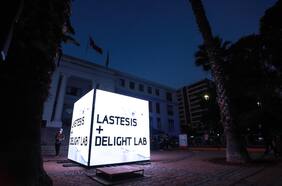 Lastesis y Delight Lab llevarán un juego colectivo a la Plaza de Armas y la Plaza de Maipú