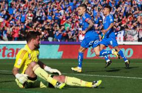 Un Superclásico caliente: la U vence a Colo Colo con un polémico arbitraje de Piero Maza y hunde a Jorge Almirón