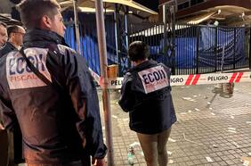 Ataque armado contra un vehículo deja a dos personas heridas a bala en Recoleta