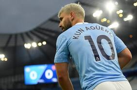 Kun Agüero sortea uno de sus autos entre los empleados del Manchester City