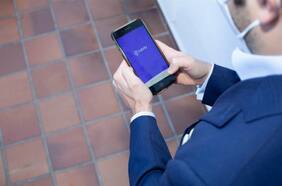 Cabify trabaja con Beat para que los usuarios consideren a la firma española como opción tras la salida de la empresa griega