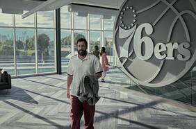 Adam Sandler es un cazatalentos de básquetbol que quiere cambiar su suerte en el tráiler de Hustle