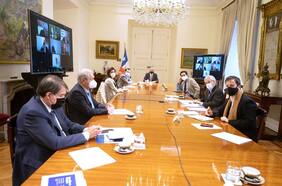 Tras cita con grandes empresarios, Piñera se reúne con gremio pyme para afinar plan Paso a Paso